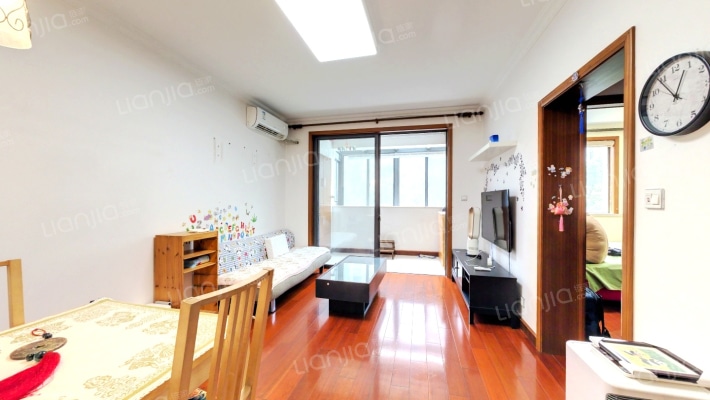 绿地崴廉公寓二手房实景图