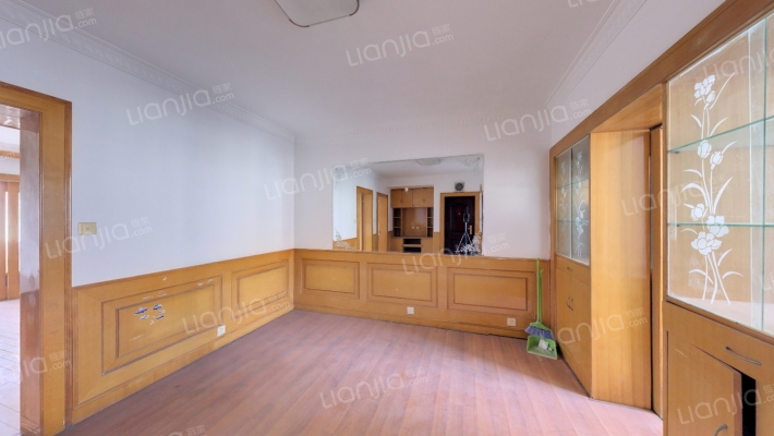 立新中路82弄二手房实景图