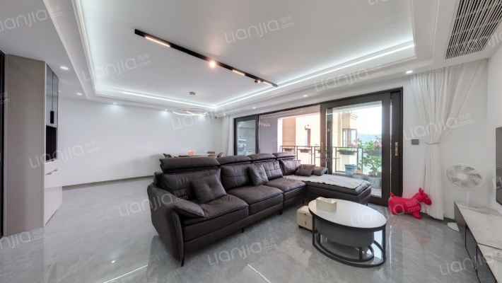 融创凡尔赛领馆三期二手房实景图