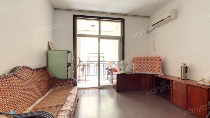 青城山水二手房实景图