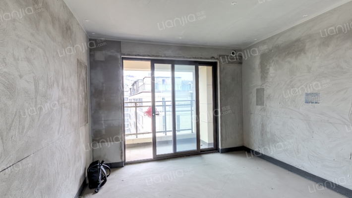 融信海月平湖二手房实景图