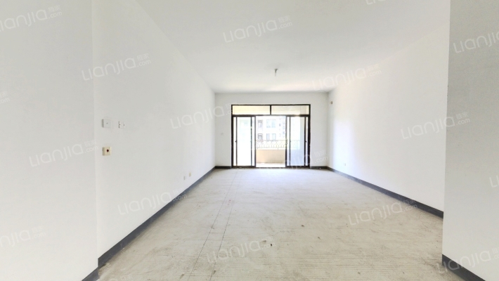 绿地乔治庄园二手房实景图