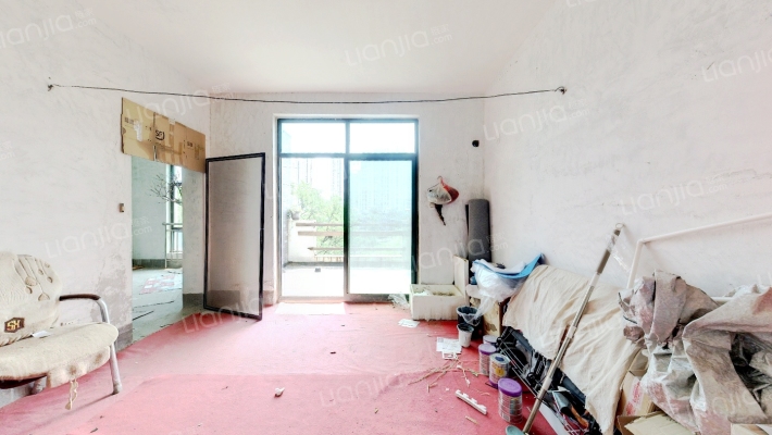 龙泊圣地二手房实景图