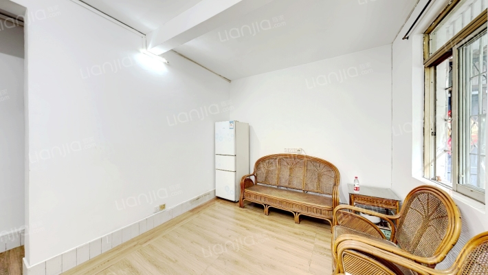 船舶厂宿舍二手房实景图