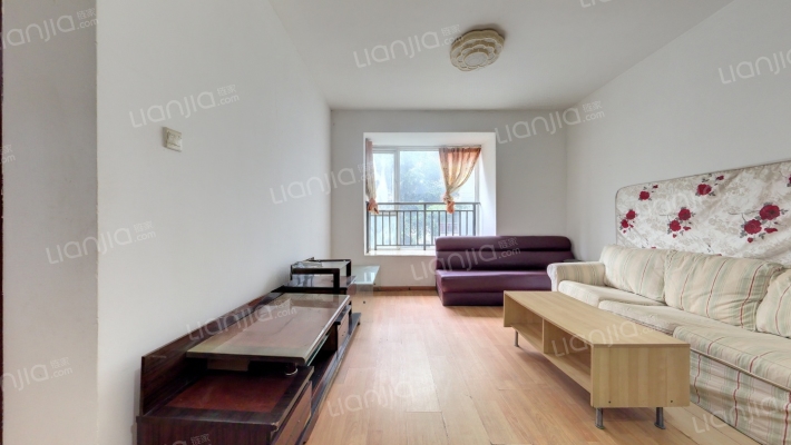 亚丁小镇二手房实景图