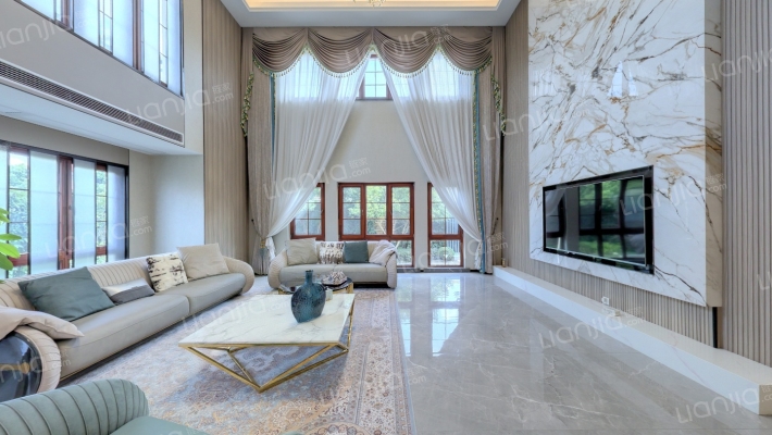 颖奕博园高尔夫别墅二手房实景图