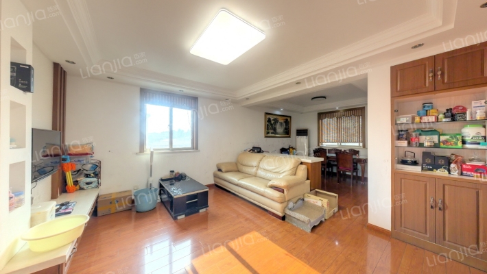 鸿宝新村二手房实景图