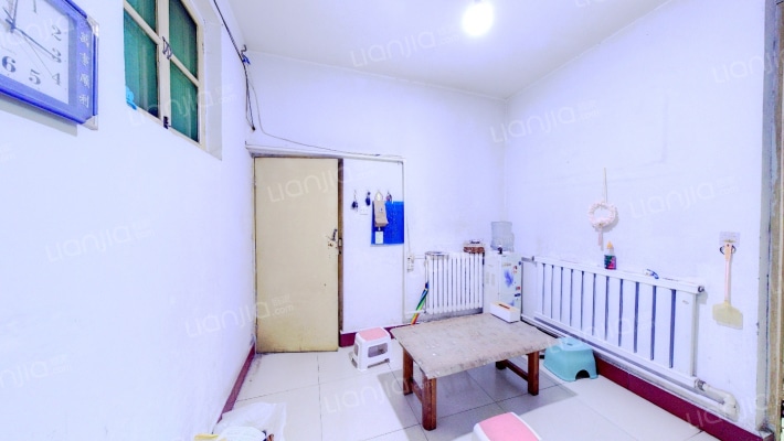 服装厂家属楼二手房实景图