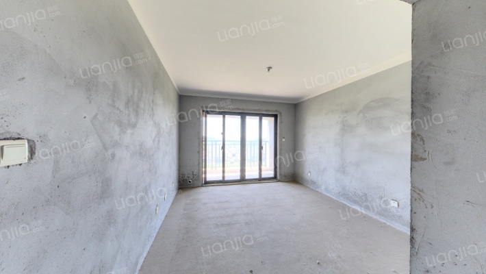 普罗旺斯小镇二手房实景图