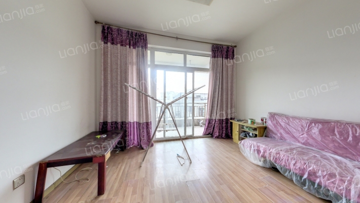 亚丁小镇二手房实景图