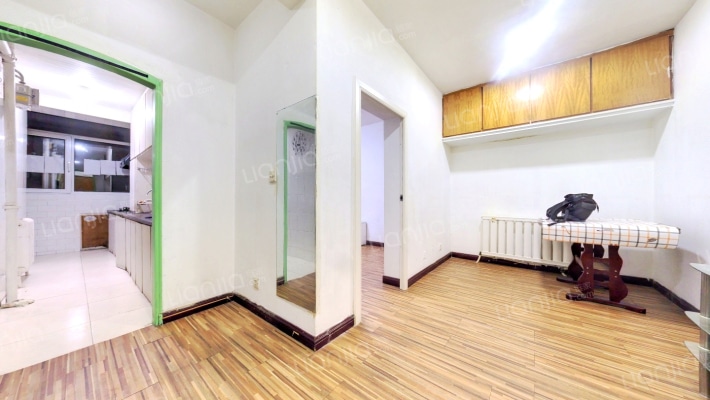 赞工街小区二手房实景图