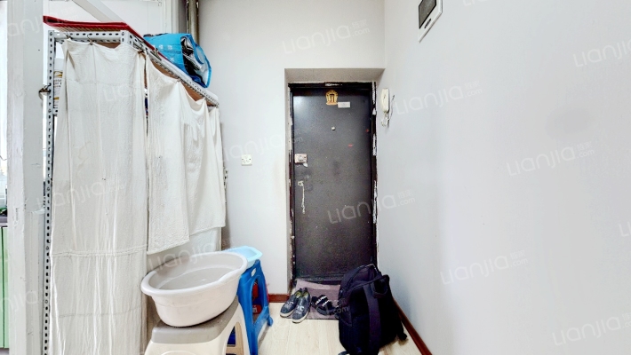 艳路四期康居小区二手房实景图