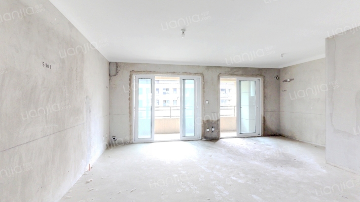 绿地柏仕公馆二手房实景图