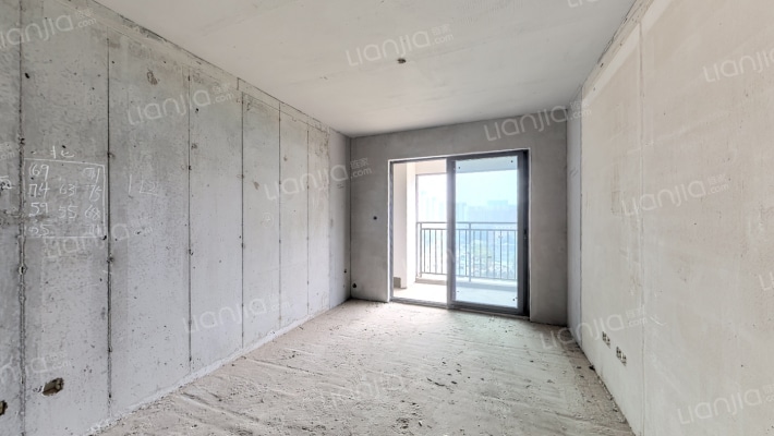 卓越伊景苑二手房实景图