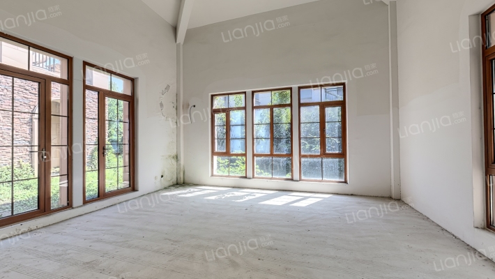 元一高尔夫别墅六期二手房实景图