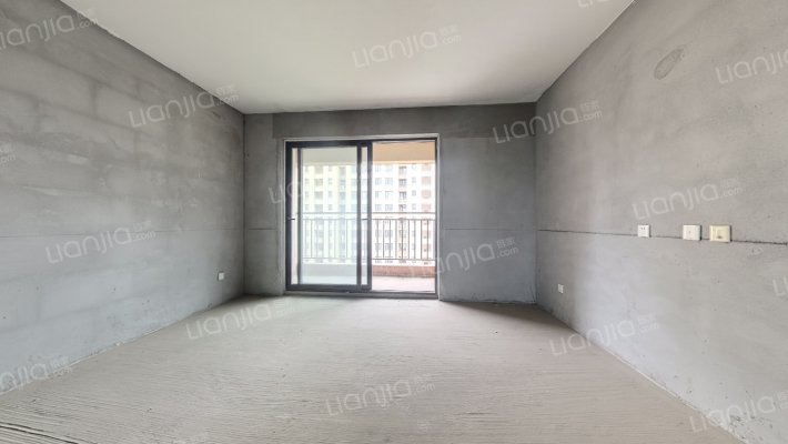 鲁能公馆2号院二手房实景图