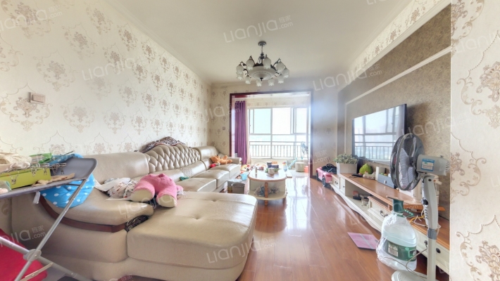 亚丁小镇二手房实景图