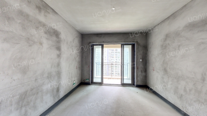 绿地海外滩米拉公馆二手房实景图