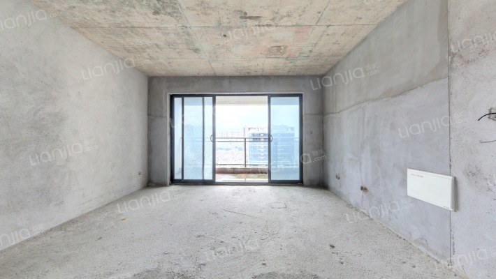 铂悦华府二手房实景图