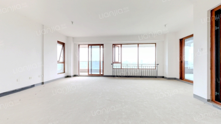 麓湖生态城五彩林堤二手房实景图