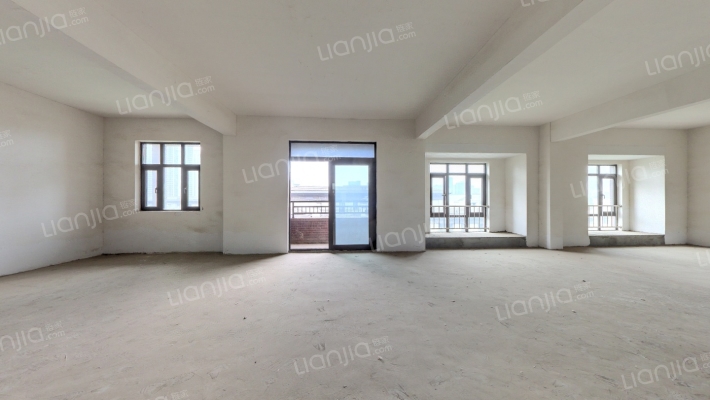 驿山高尔夫二手房实景图