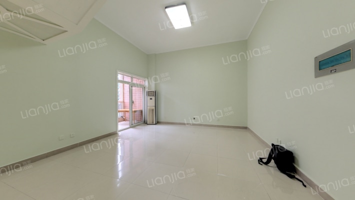 会所花园二手房实景图