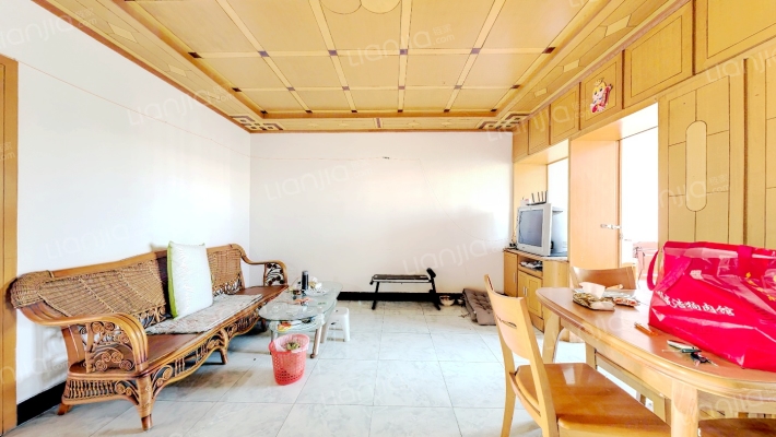 名湖花苑二手房实景图