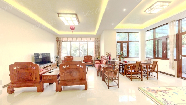 君兰高尔夫别墅二手房实景图