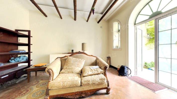 江苏路724弄二手房实景图