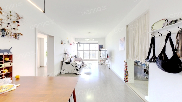 鸿景中央府二手房实景图