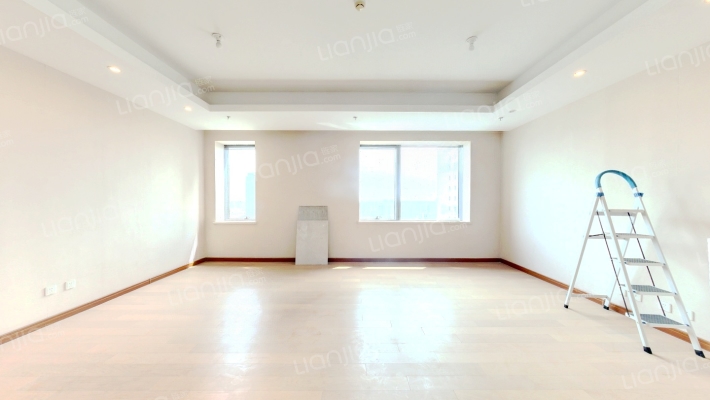 世茂铂晶宫二手房实景图