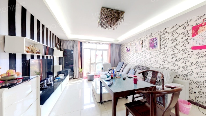 东郊小镇第四街区二手房实景图