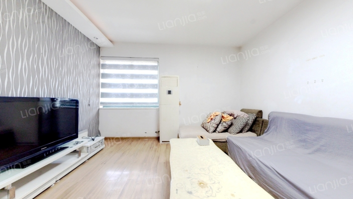 美林河畔二手房实景图