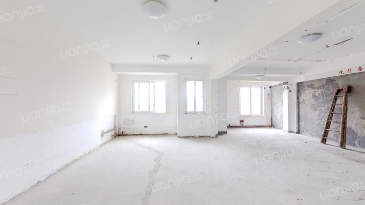 湖畔大厦二手房实景图