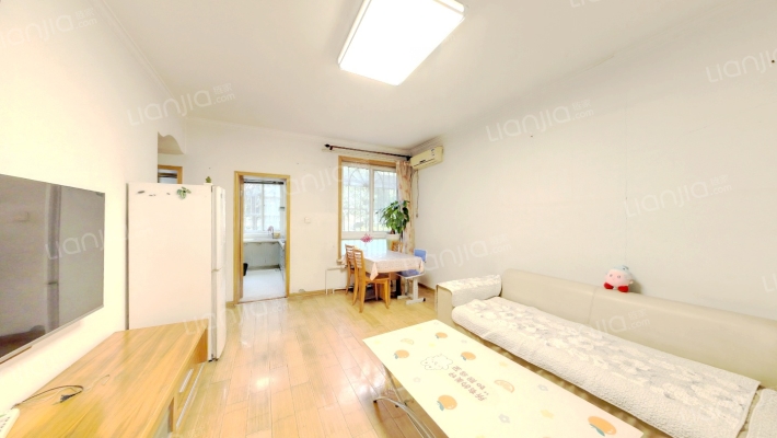 万强艺术家二手房实景图