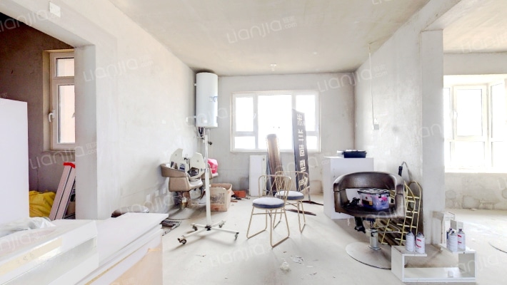 桦林彩雲城二手房实景图