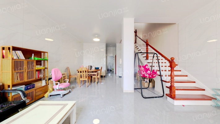 鸿运花园二手房实景图