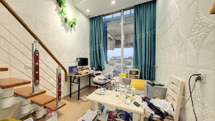 三季云城SOHO二手房实景图