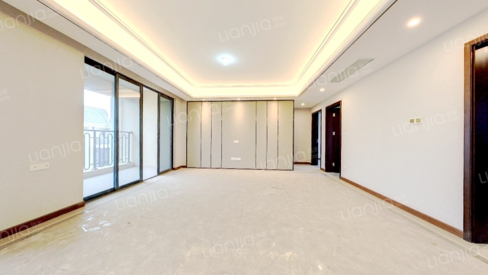 蔚蓝卡地亚云墅二手房实景图