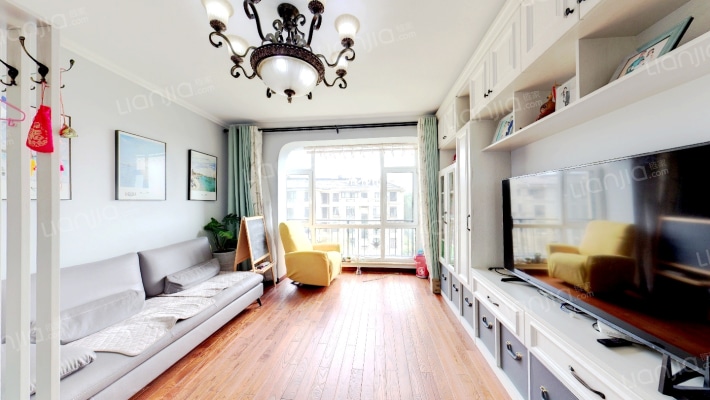 绿地海域中央墅A区二手房实景图