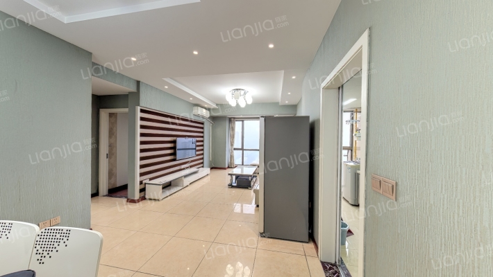 鸥鹏璧兰河1号二手房实景图