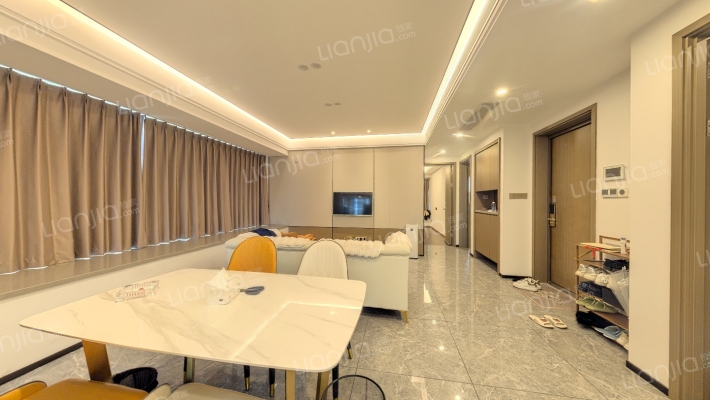 越秀天萃名邸二手房实景图