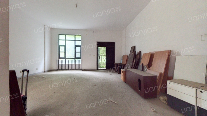 林汀别墅二手房实景图