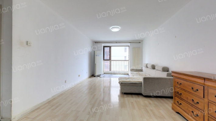 半岛国际公寓二手房实景图