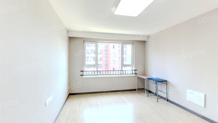 万科翡翠四季C2区二手房实景图