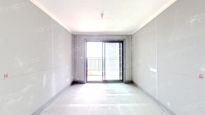 绿都元正望晴川二手房实景图