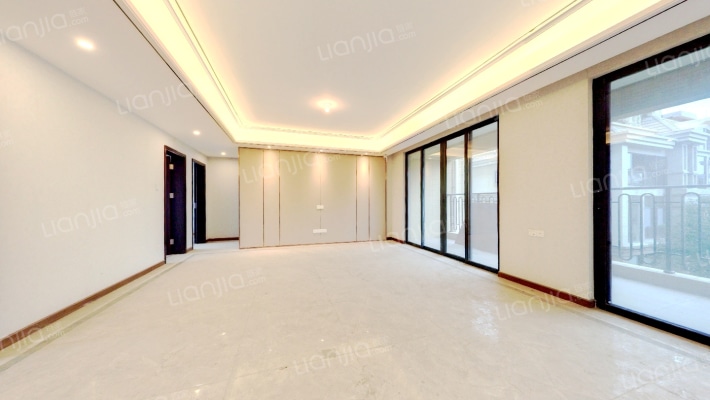 蔚蓝卡地亚云墅二手房实景图