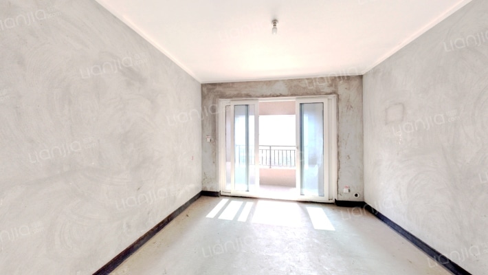 融创春晖十里岚峰庭二手房实景图