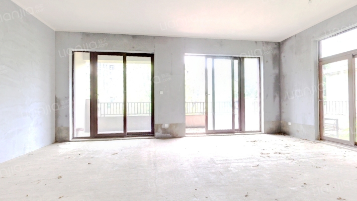 大溪谷英格堡二手房实景图