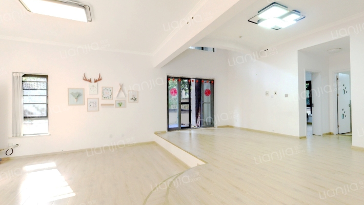 南延线蔚蓝卡地亚二手房实景图